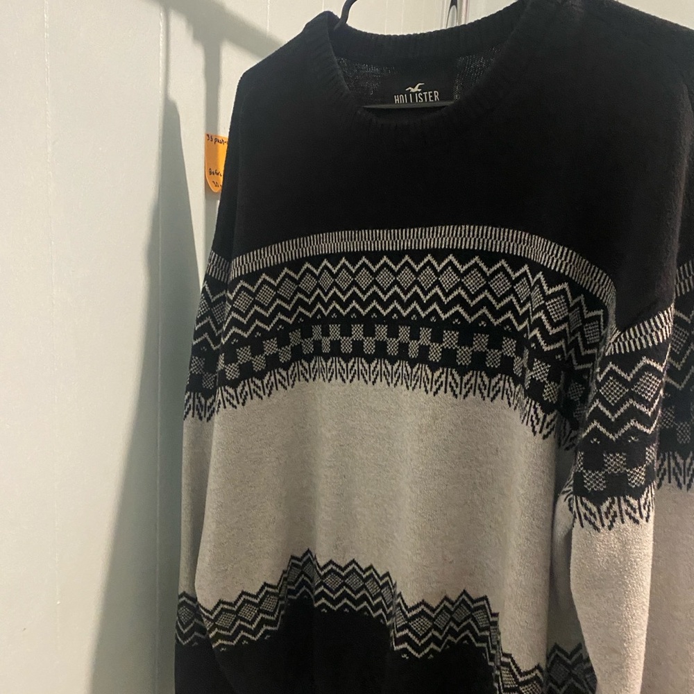 Hollister Black and Gray Patterned Sweater